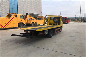 新密非事故拖车